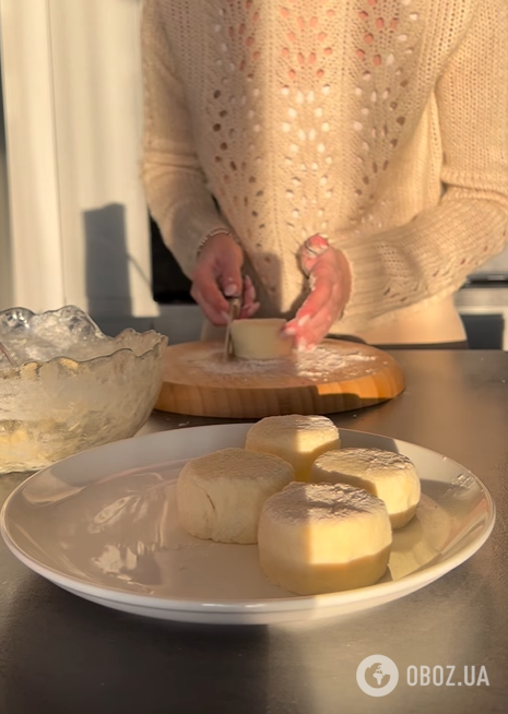 Ніжні всередині і золотисті зверху: як приготувати ідеальні домашні сирники