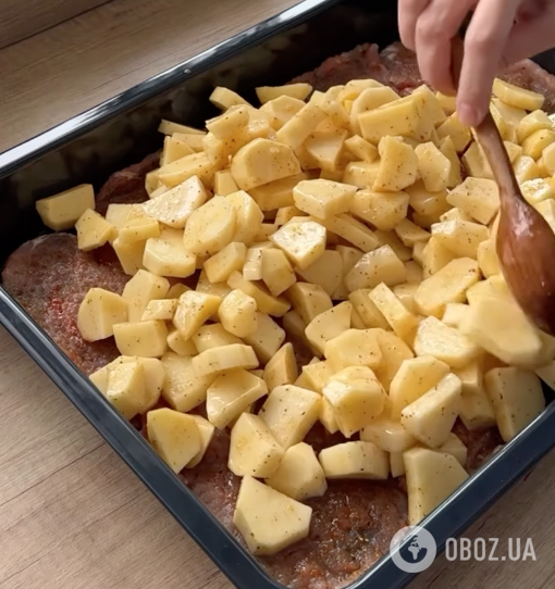 Запеченный картофель с мясом и майонезом: рецепт сытного и вкусного блюда