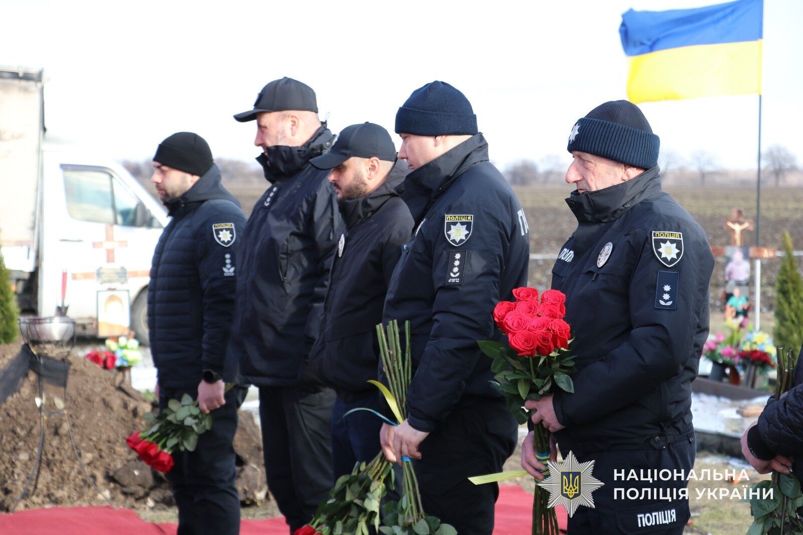 Йому назавжди буде 36: на Дніпропетровщині попрощалися з поліцейським, який загинув на фронті. Фото і відео