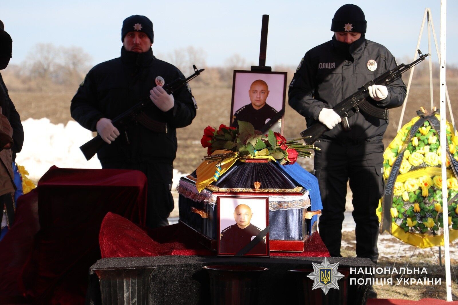 Йому назавжди буде 36: на Дніпропетровщині попрощалися з поліцейським, який загинув на фронті. Фото і відео