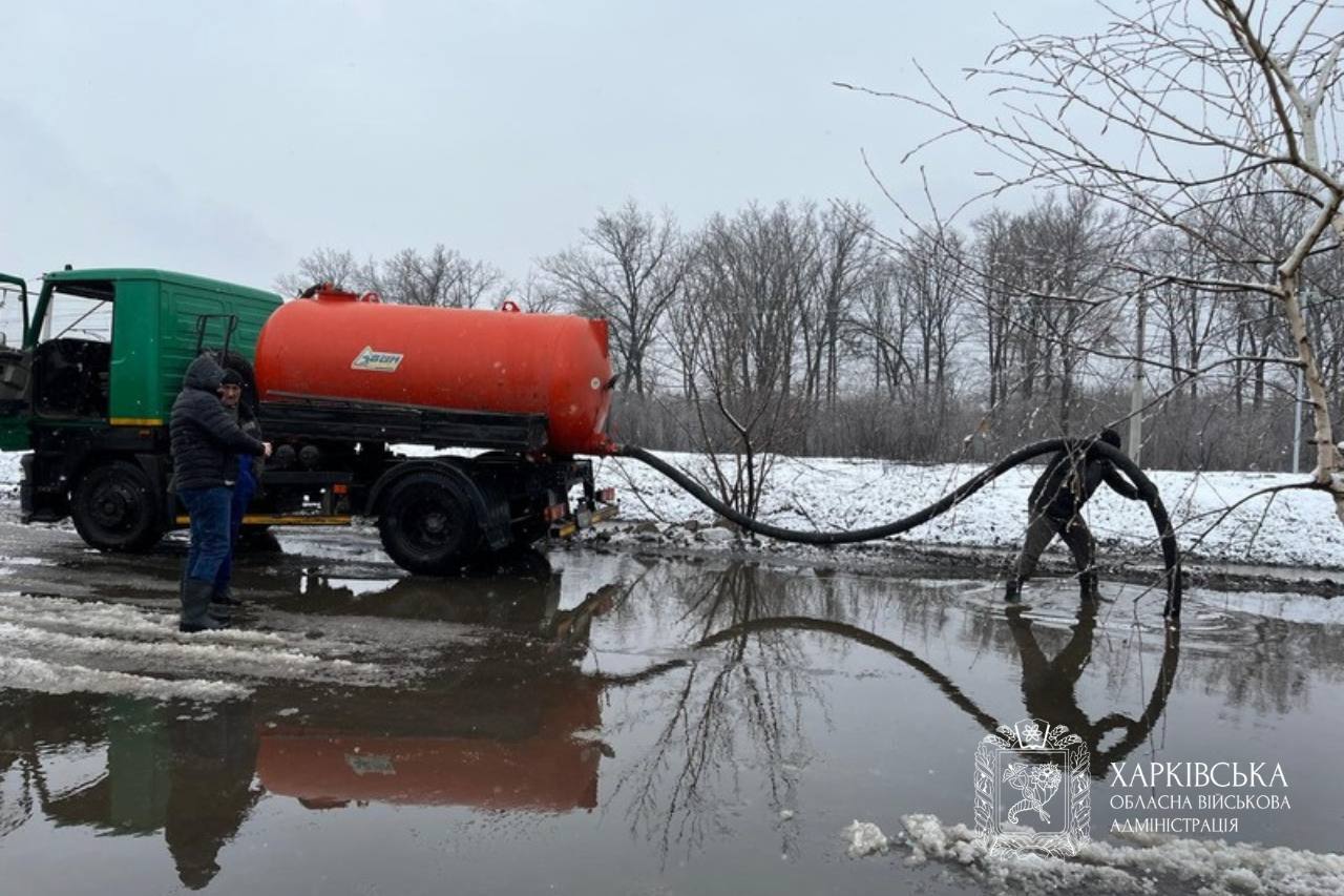 "Плавають" цілі села: на Харківщині потепління спричинило підтоплення у трьох районах. Фото