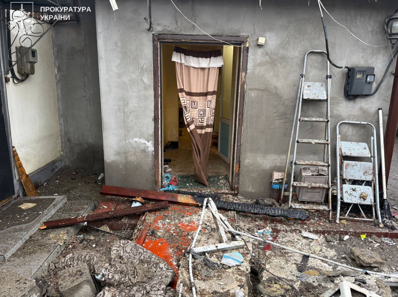 В Одесі окупанти вбили жінку ударом БПЛА по житловому будинку. Фото та відео