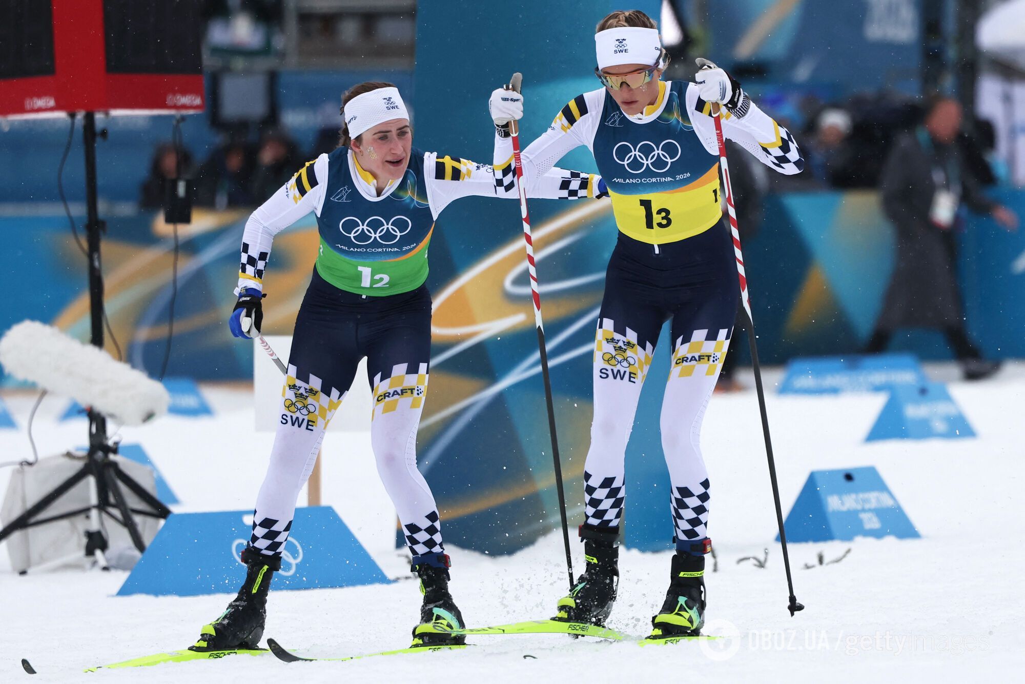 У гонці ОІ-2026 шведська лижниця зробила кульбіт головою в сніг, взяла лижу під пахву і побігла далі на одній нозі. Відео