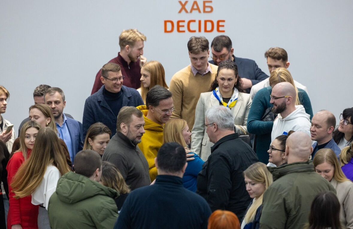 "Подивився в йому в очі": Рютте розповів, яке "послання" отримав від українського пса Патрона. Відео