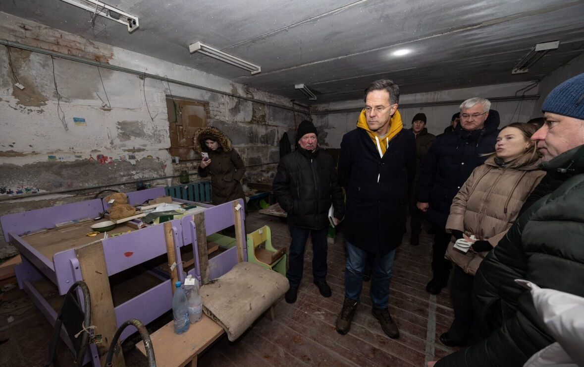 "Подивився в йому в очі": Рютте розповів, яке "послання" отримав від українського пса Патрона. Відео