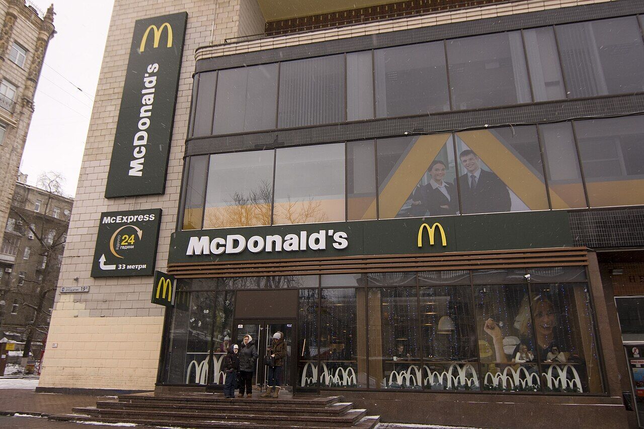 Культовий заклад замість McDonald's: історія та унікальні фото легендарного ресторану "Метро" в центрі Києва