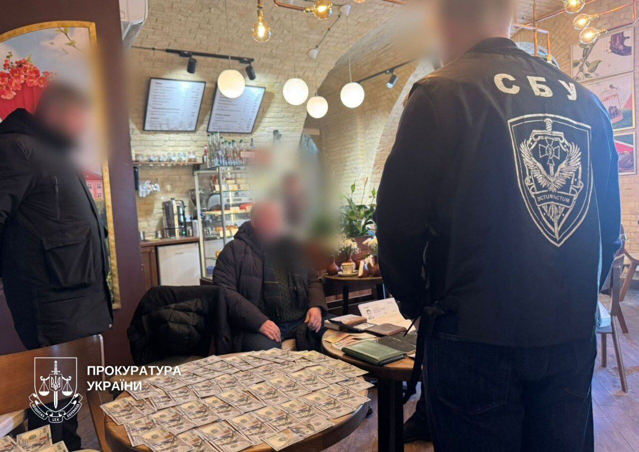 У Києві депутат з Тернопільщини організував схему заробітку на ухилянтах: просив до $10 тис. за послуги. Подробиці та фото