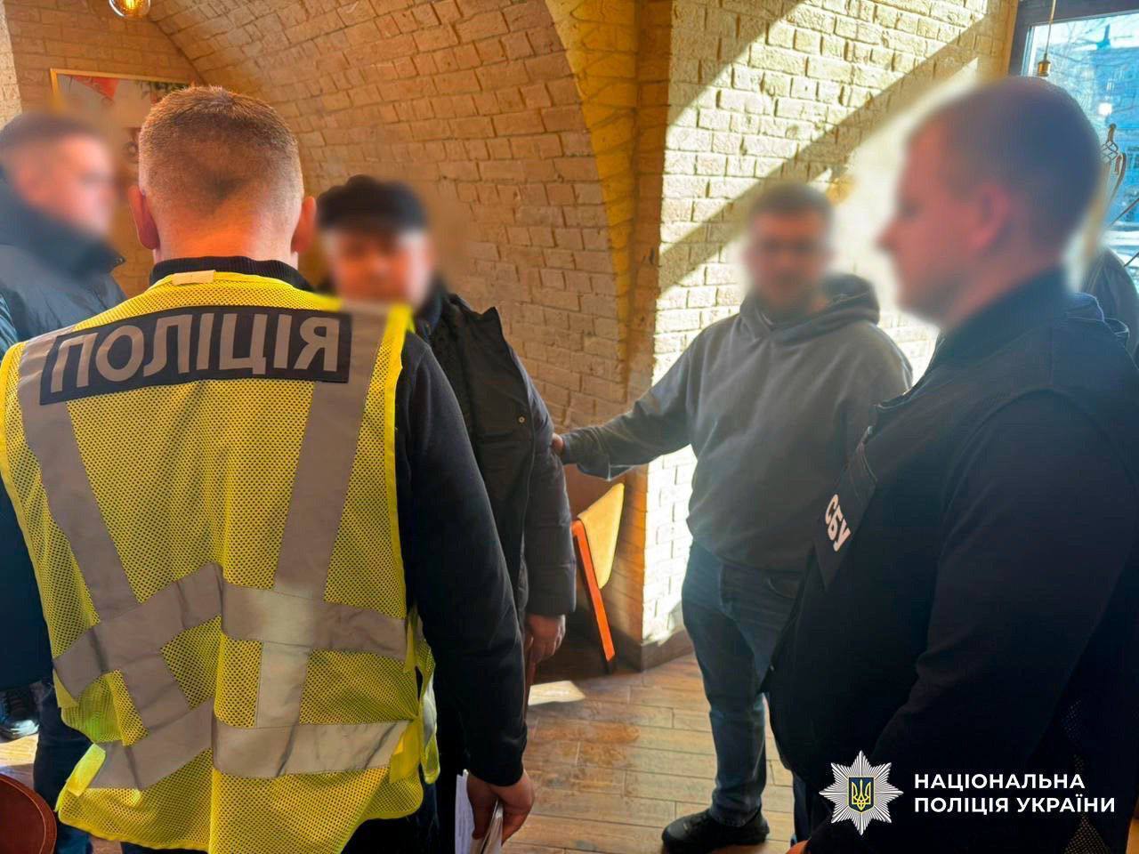 У Києві депутат з Тернопільщини організував схему заробітку на ухилянтах: просив до $10 тис. за послуги. Подробиці та фото