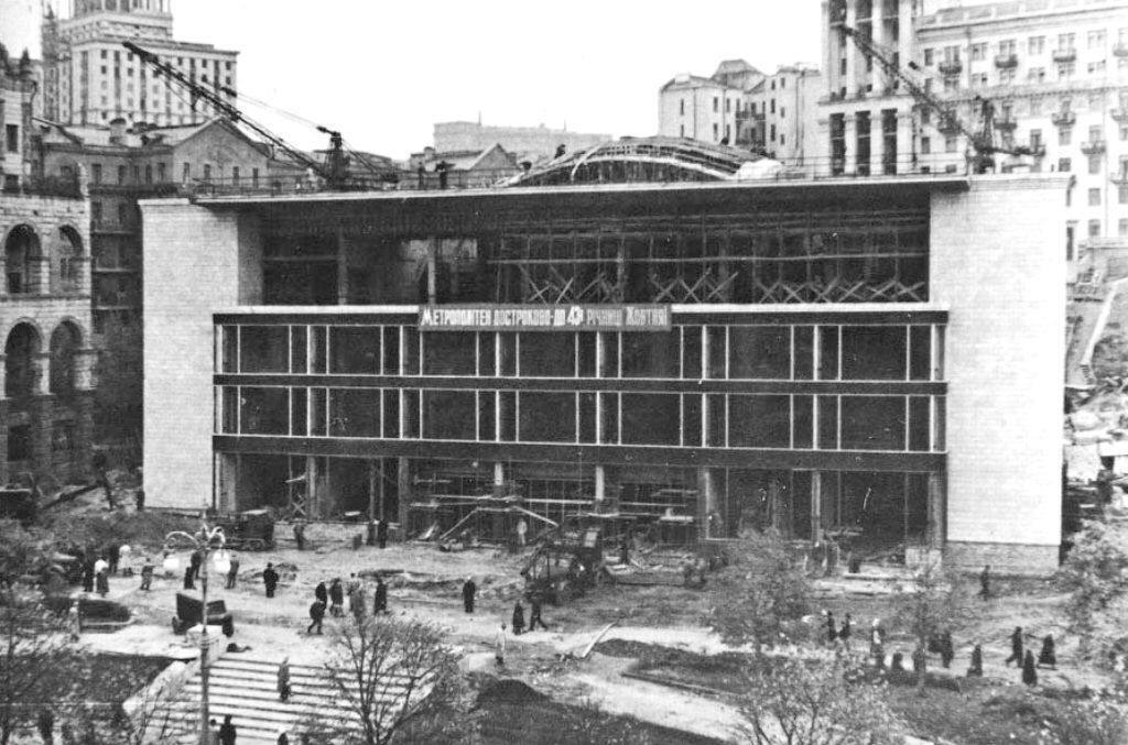 Культовий заклад замість McDonald's: історія та унікальні фото легендарного ресторану "Метро" в центрі Києва