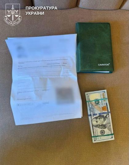 У Києві депутат з Тернопільщини організував схему заробітку на ухилянтах: просив до $10 тис. за послуги. Подробиці та фото