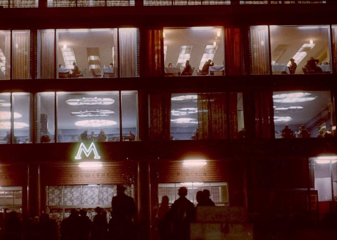Культовий заклад замість McDonald's: історія та унікальні фото легендарного ресторану "Метро" в центрі Києва
