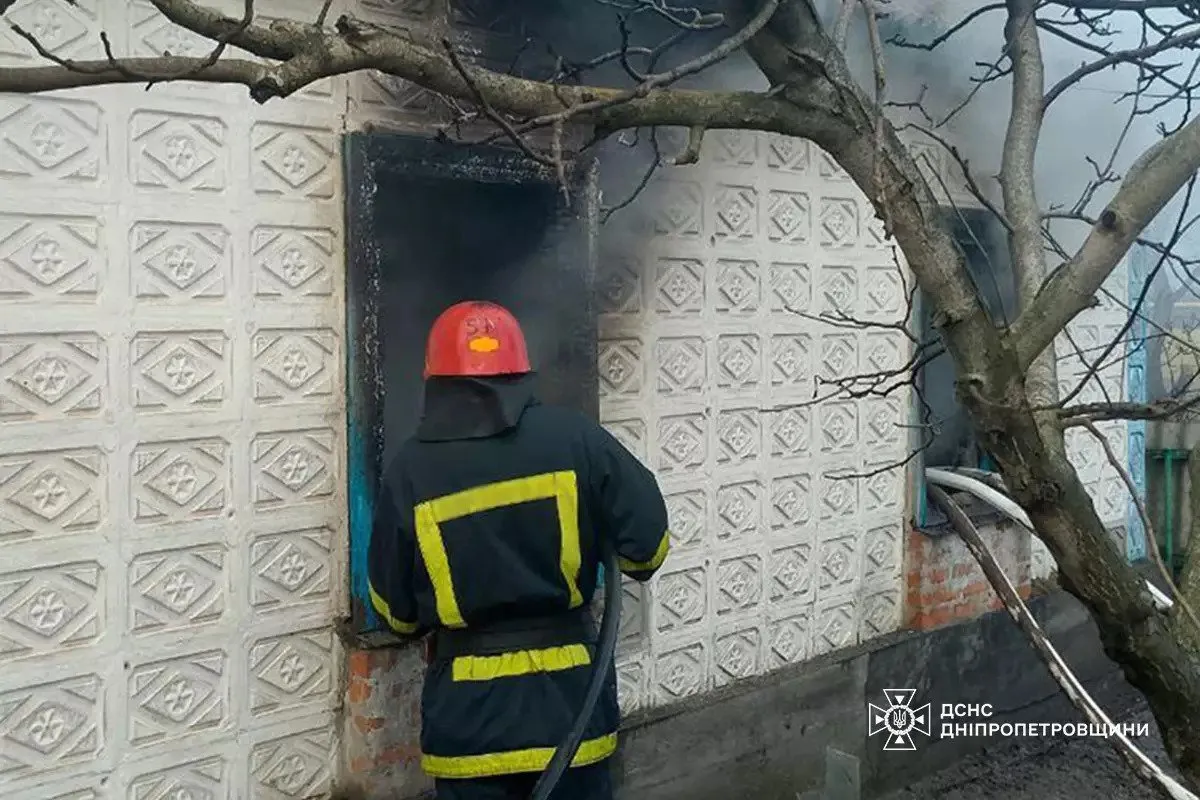 На Дніпропетровщині під час пожежі в будинку загинули троє малюків: причина займання шокує. Фото