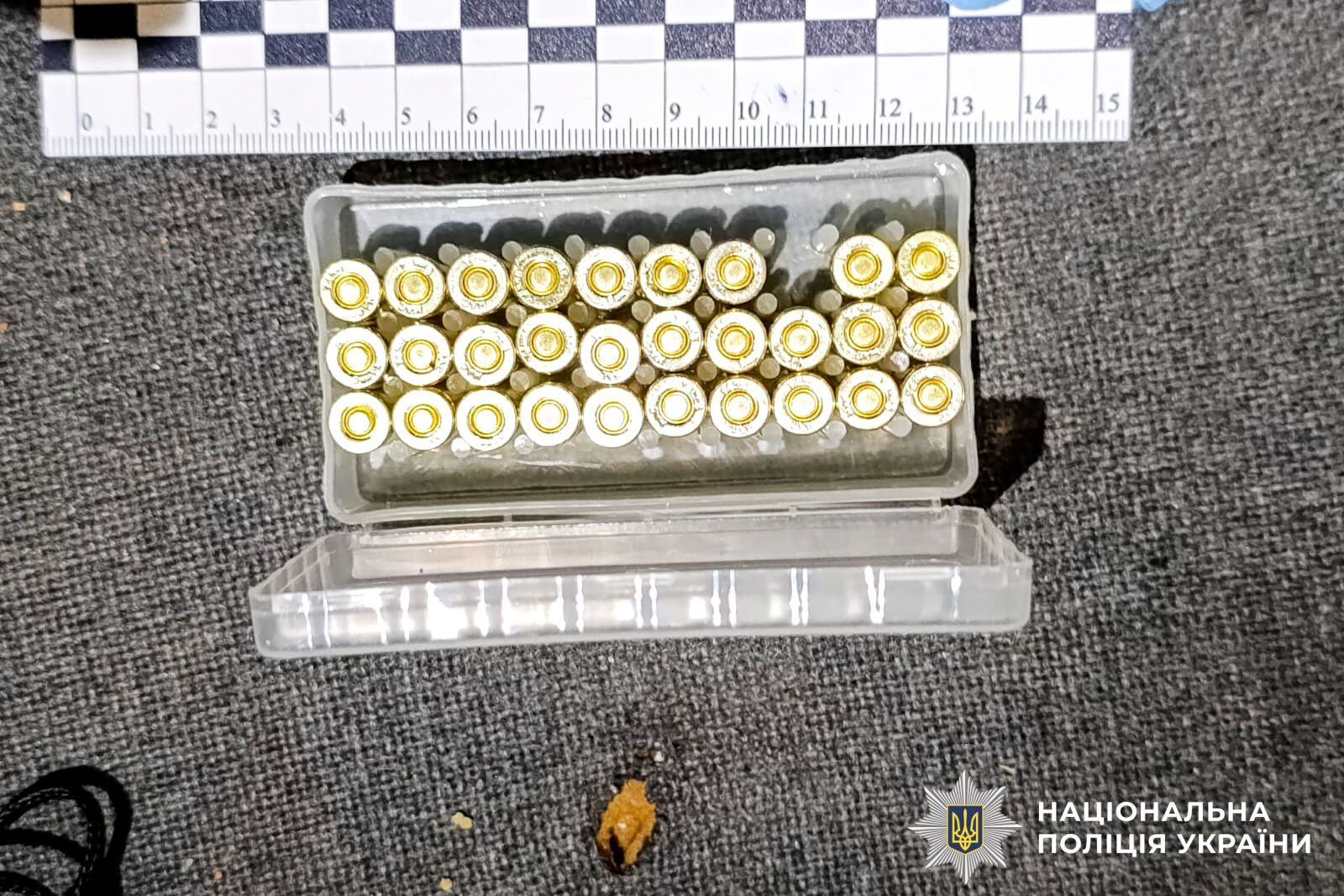 Викрав авто та стріляв у поліцейських: на Рівненщині затримали дезертира. Фото і відео