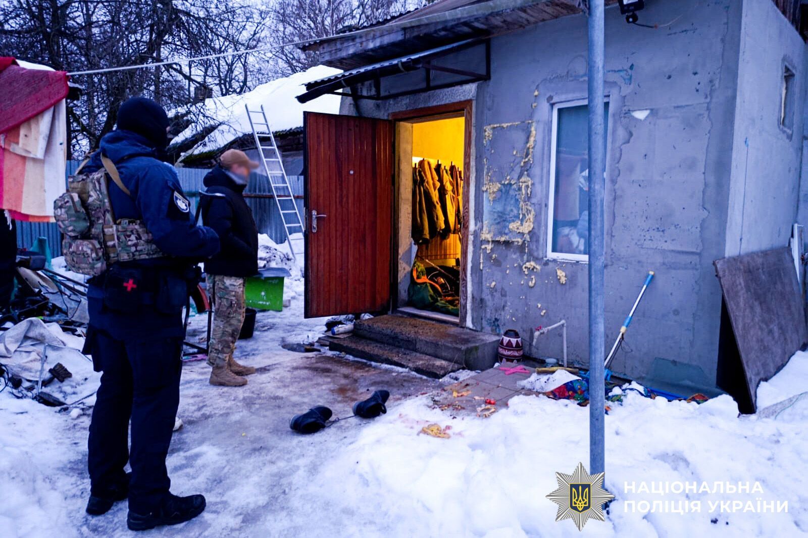 Викрав авто та стріляв у поліцейських: на Рівненщині затримали дезертира. Фото і відео