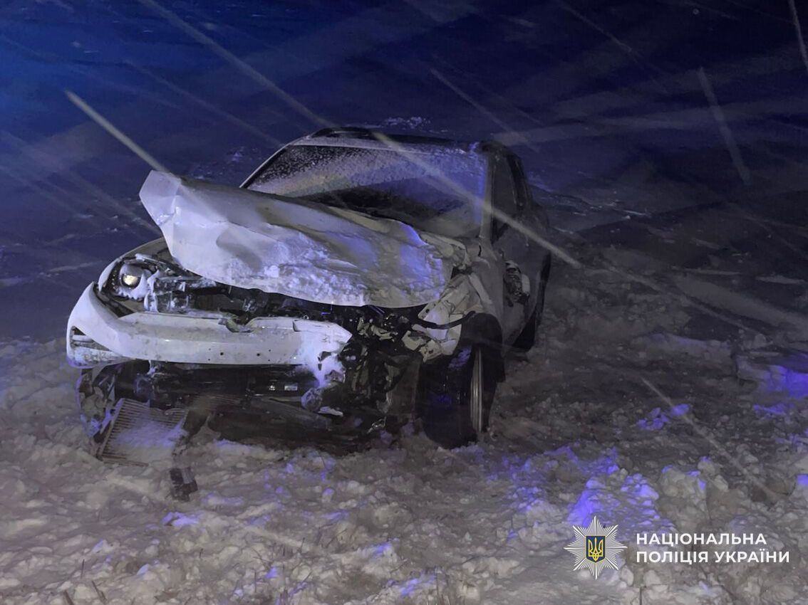 На Чернігівщині сталась ДТП за участю автівки і мікроавтобуса: восьмеро постраждалих. Фото