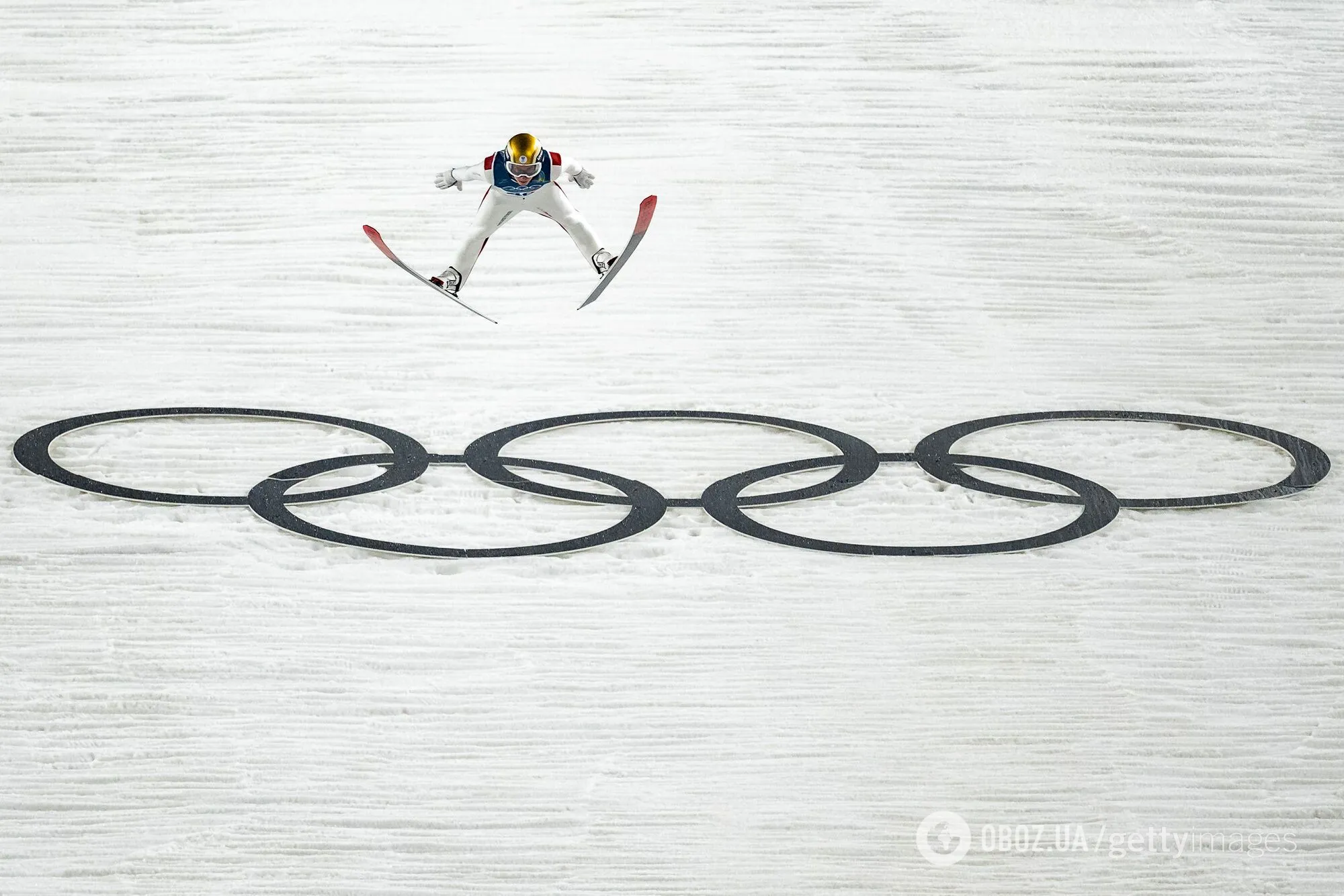 На Олімпіаді-2026 австрійський стрибун отримав "найбільш незвичайну дискваліфікацію в історії". Відео