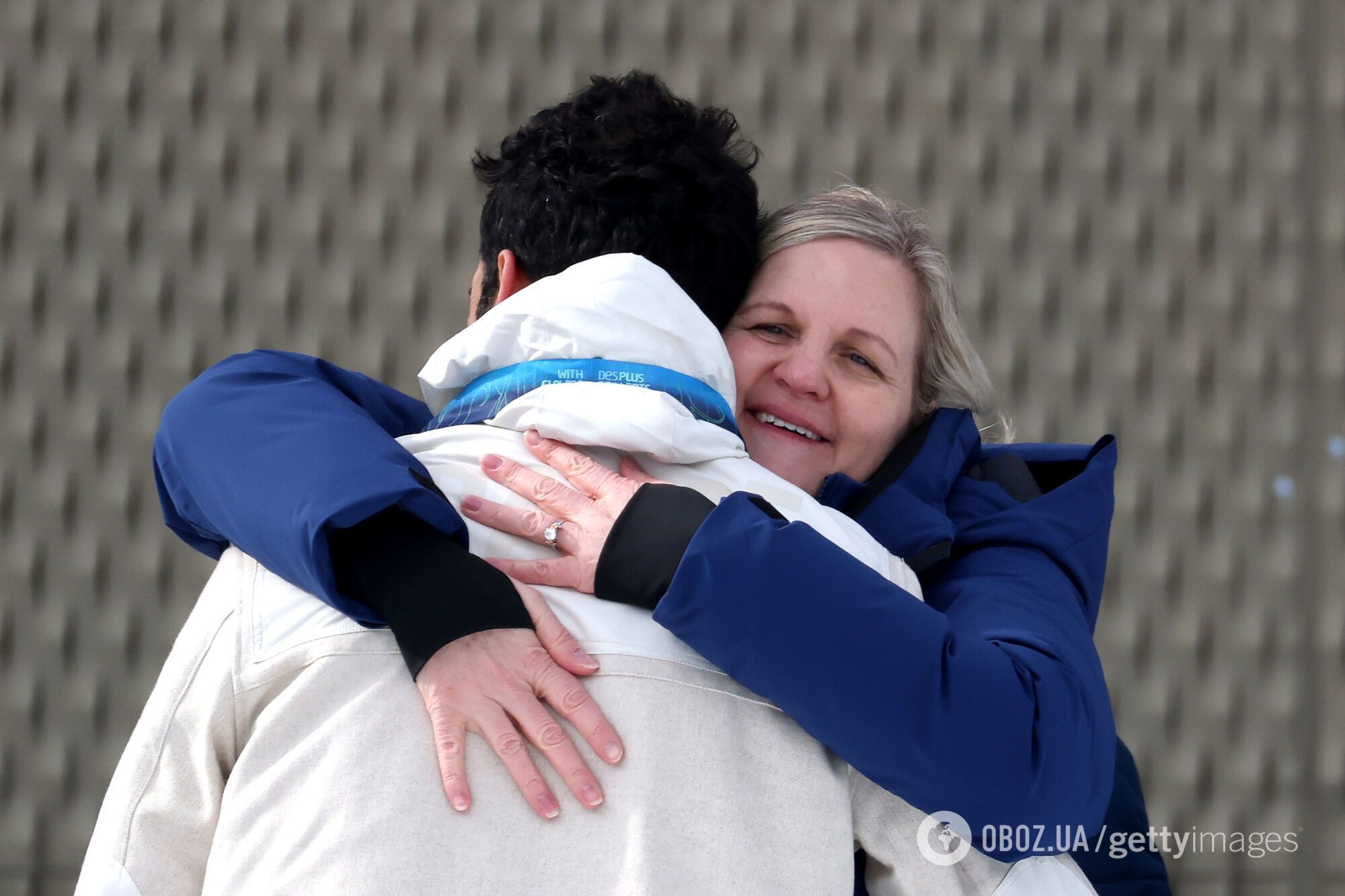 У російського чемпіона відібрали олімпійську медаль у біатлоні і на ОІ-2026 вручили її французу. Відео