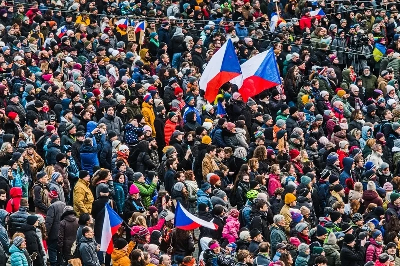 У Чехії тисячі людей вийшли на протести, щоб підтримати президента. Фото
