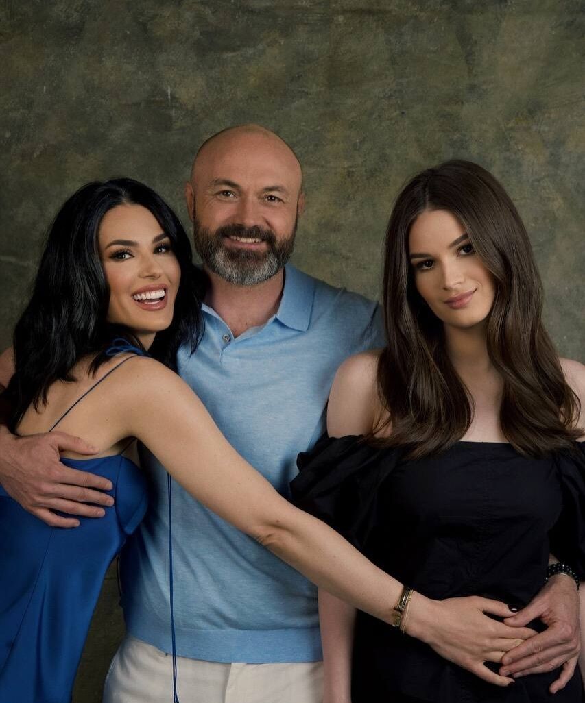 Маша Ефросинина на редких фото показала старшую дочь Нану, которая более 10 лет запрещала снимать ее для соцсетей