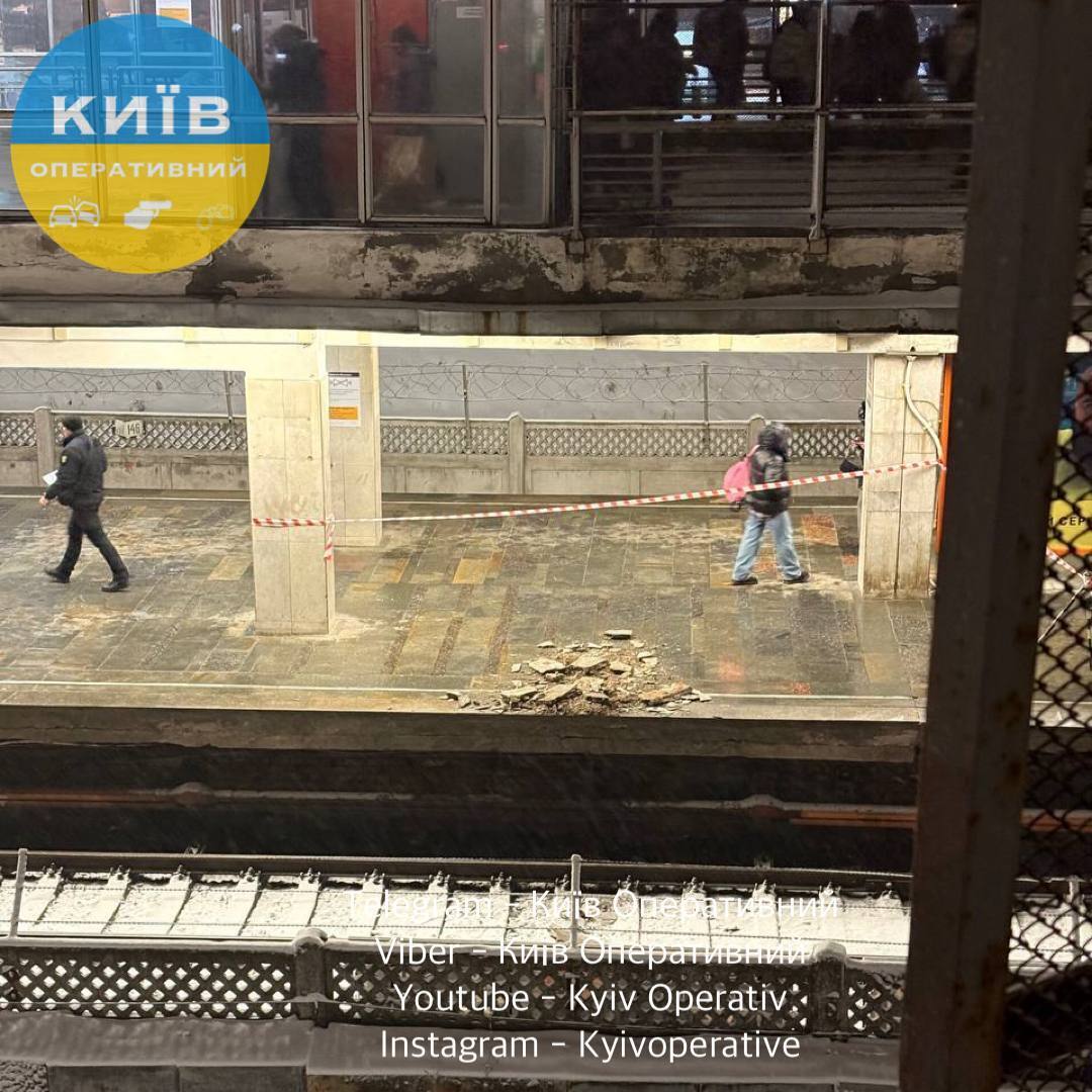 У Києві на станції метро "Теремки" обвалилась стеля: у підземці відреагували на інцидент. Фото та відео