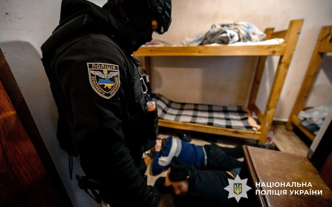 На Киевщине разоблачили "реабилитационный центр", где в рабстве держали почти 60 человек. Фото и видео