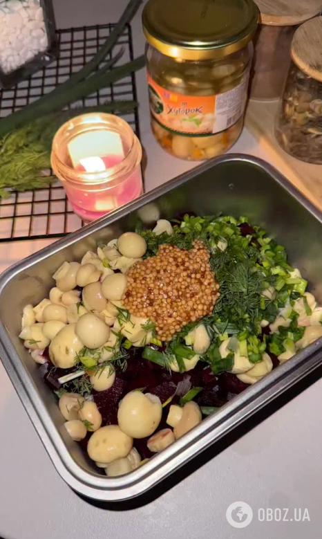 Пикатный салат с отварной свеклой и маринованными грибами: готовится без майонеза