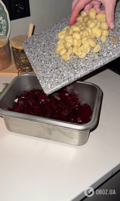 Пикатный салат с отварной свеклой и маринованными грибами: готовится без майонеза