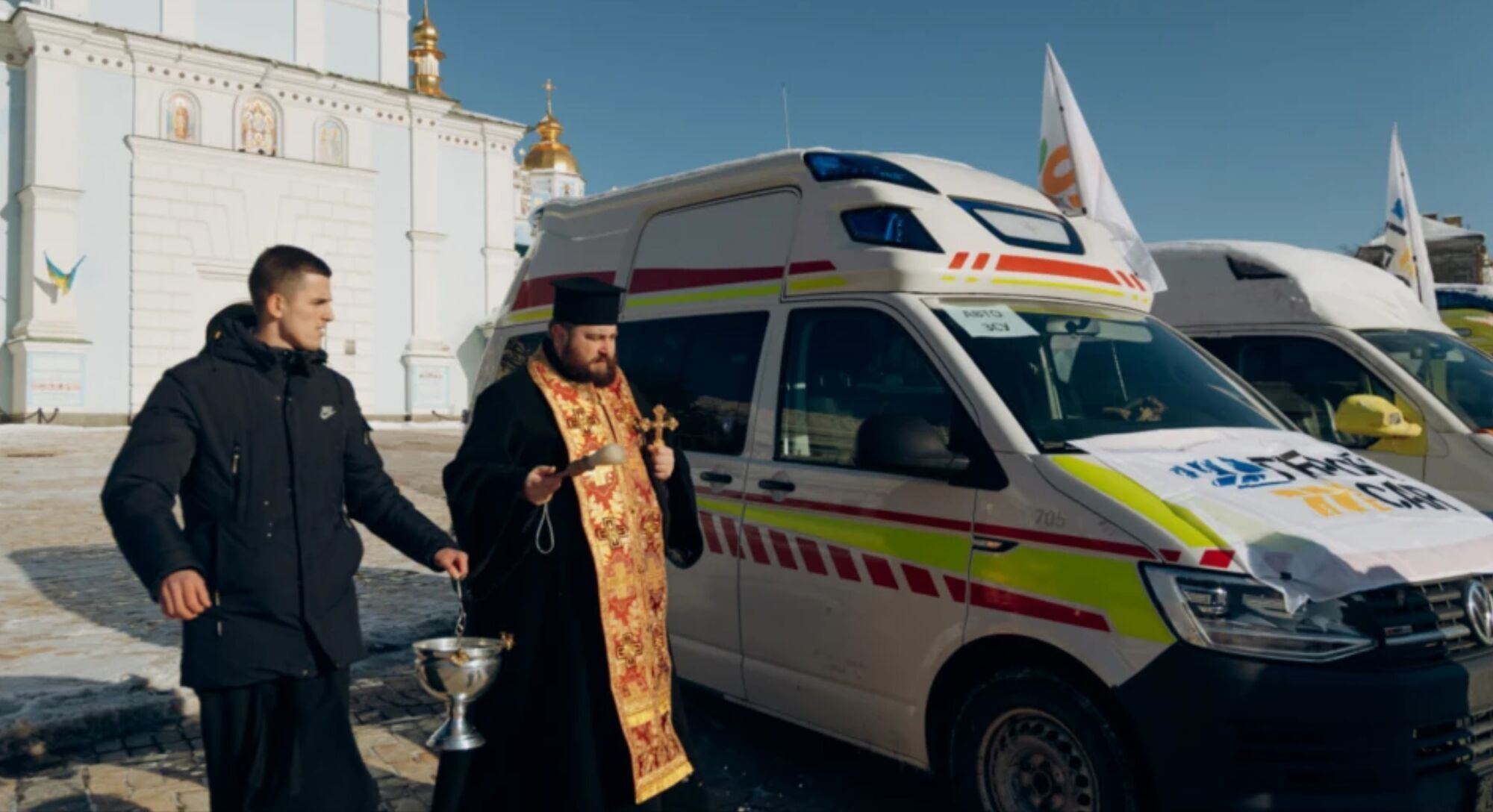 Працюють там, де рахунок йде на хвилини: завдяки програмі ГеройCar на фронт передали 5 евакуаційних авто. Відео