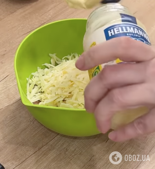 Ситні гарячі бутерброди за 2 хвилини для перекусу: рецепт страви за копійки