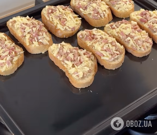 Бюджетные горячие бутерброды для завтрака за 5 минут: самый простой рецепт