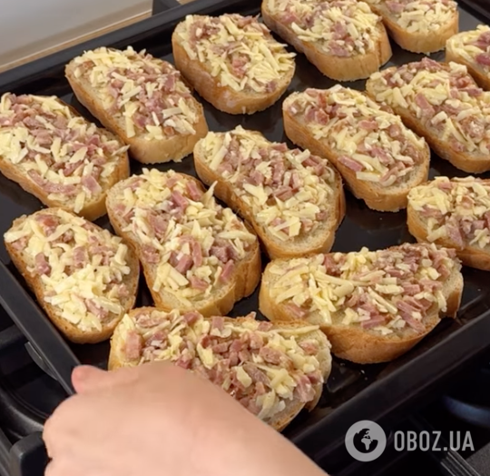 Горячие бутерброды для перекуса: рецепт сытного блюда за 5 минут