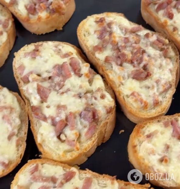 Горячие бутерброды для перекуса: рецепт сытного блюда за 5 минут