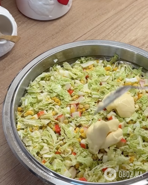 Корисний салат із пекінської капусти та крабових паличок: найпростіший рецепт