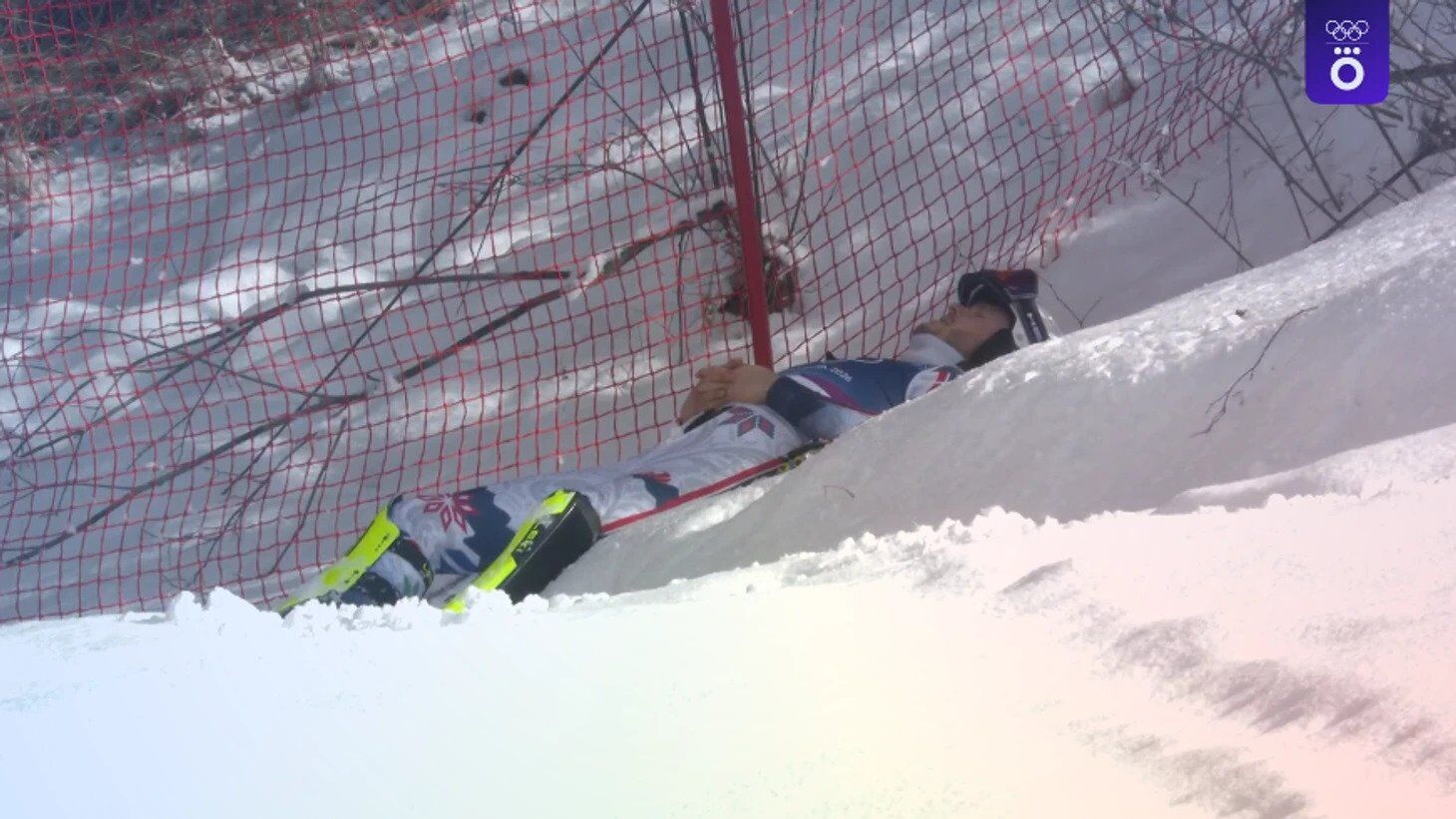 Норвежский горнолыжник претендовал на "золото" ОИ-2026, но ошибся и ушел в лес. Видео