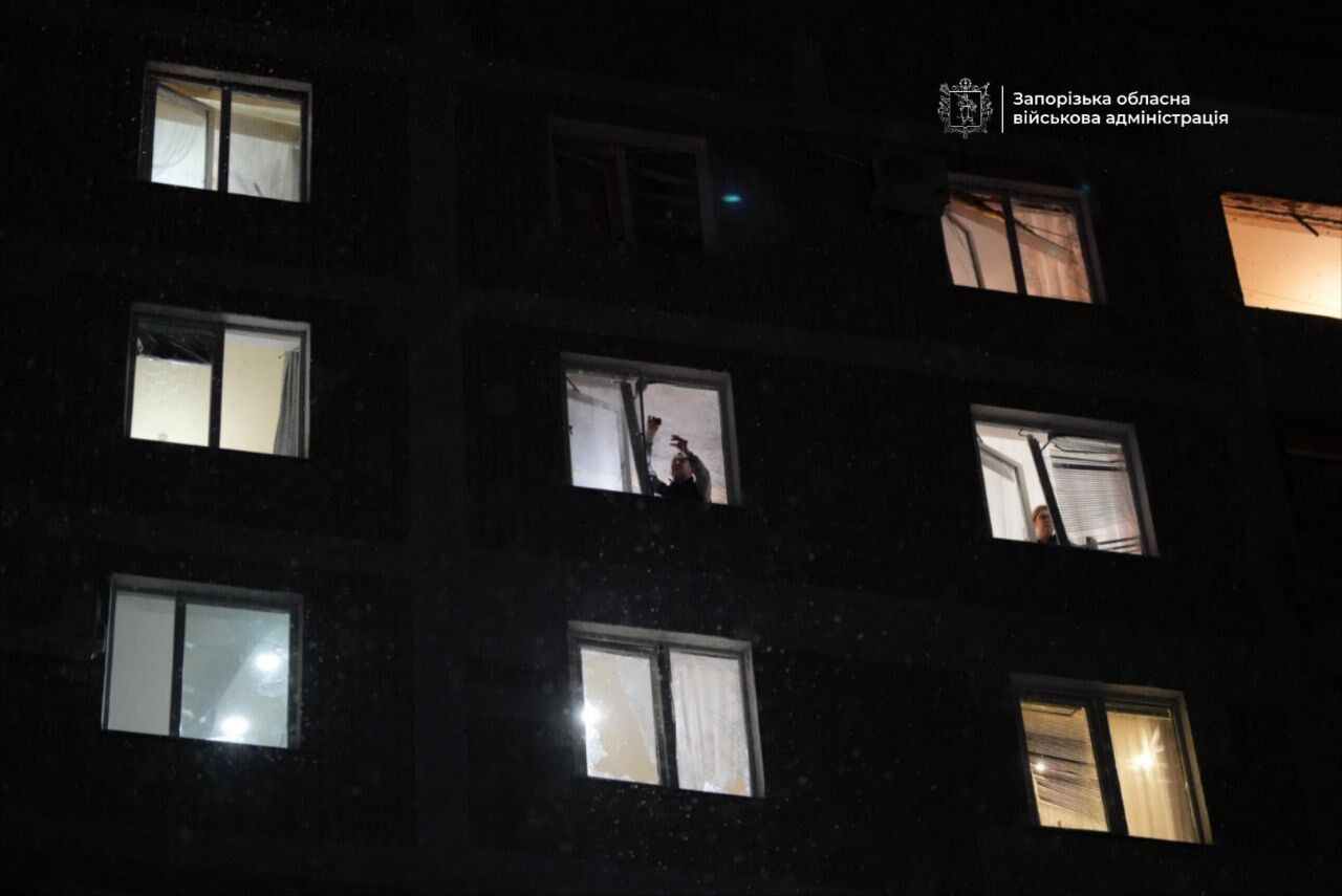 Окупанти вдарили "Шахедом" по Запоріжжю: загинула жінка, шість поранених, пошкоджено будинки. Фото