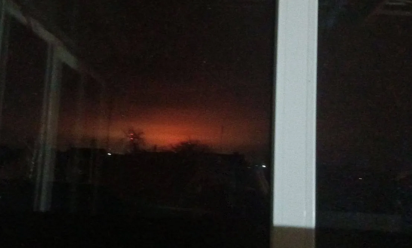 У Генштабі підтвердили ураження Ільського НПЗ, логістичних об’єктів та вузла зв’язку окупантів. Фото і відео