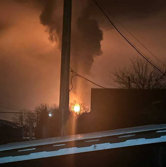 У Генштабі підтвердили ураження Ільського НПЗ, логістичних об’єктів та вузла зв’язку окупантів. Фото і відео