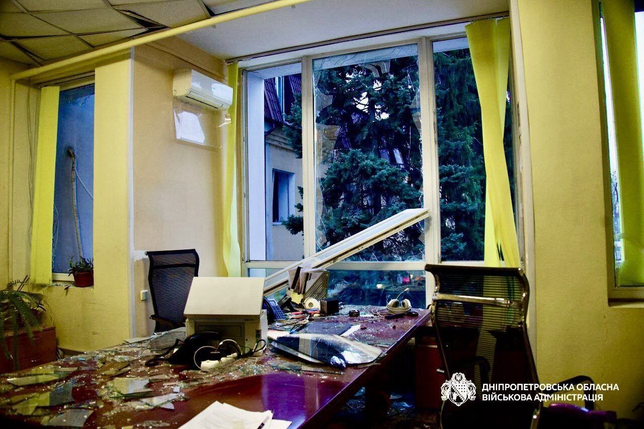 Днепр оказался под комбинированной атакой РФ: прозвучала серия взрывов, вспыхнул пожар. Фото