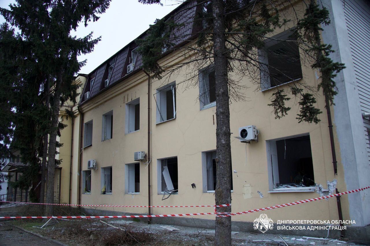 Днепр оказался под комбинированной атакой РФ: прозвучала серия взрывов, вспыхнул пожар. Фото