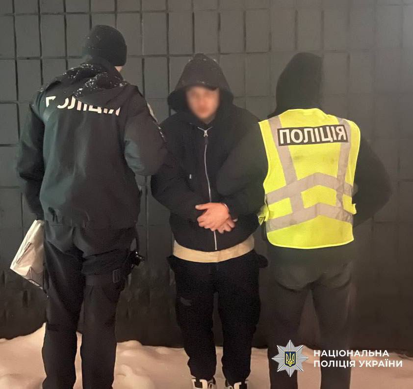 В Киеве задержали мужчину, сжигавшего авто военных на заказ. Подробности и фото