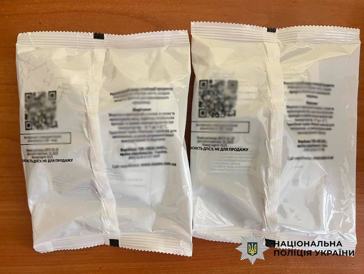 "Заработал" более 5,6 млн грн, продав пограничникам некачественные нательные грелки: подозревают предпринимателя из Киева. Фото