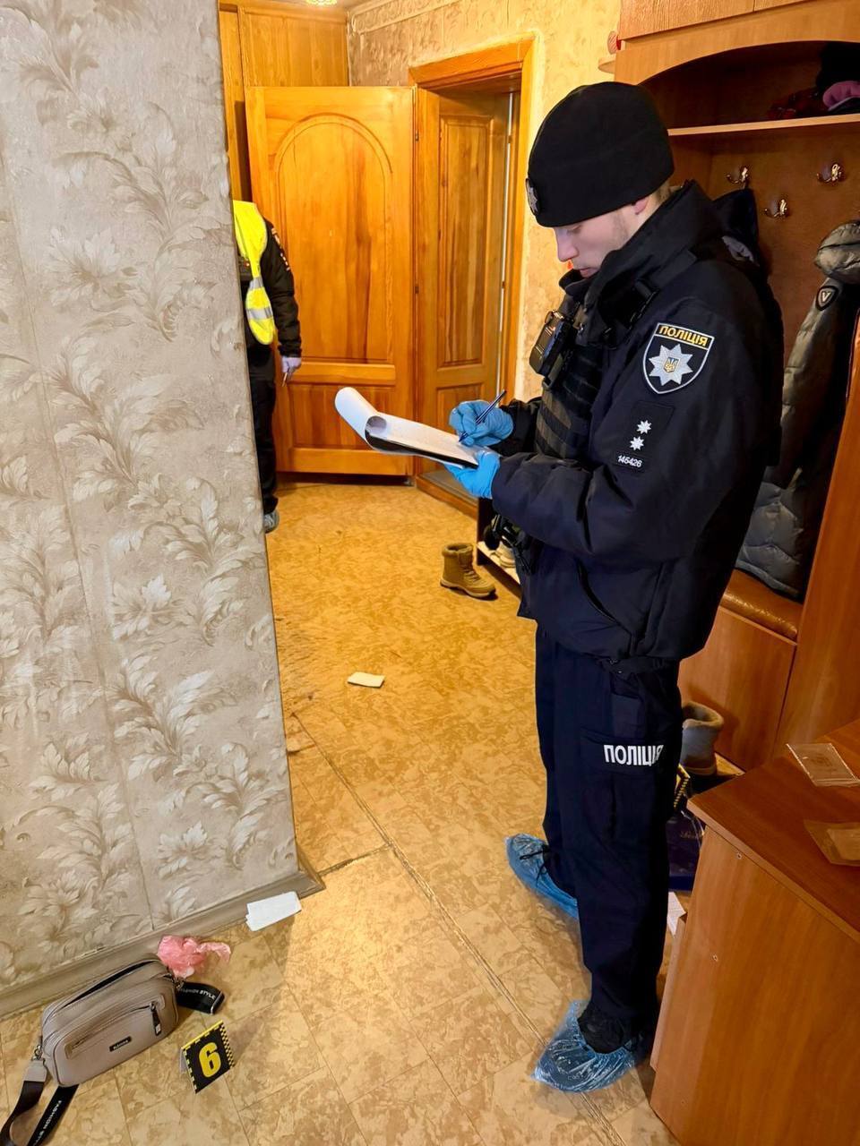 На Киевщине мужчина жестоко убил женщину ради 400 гривен и ювелирных украшений. Подробности дела и фото