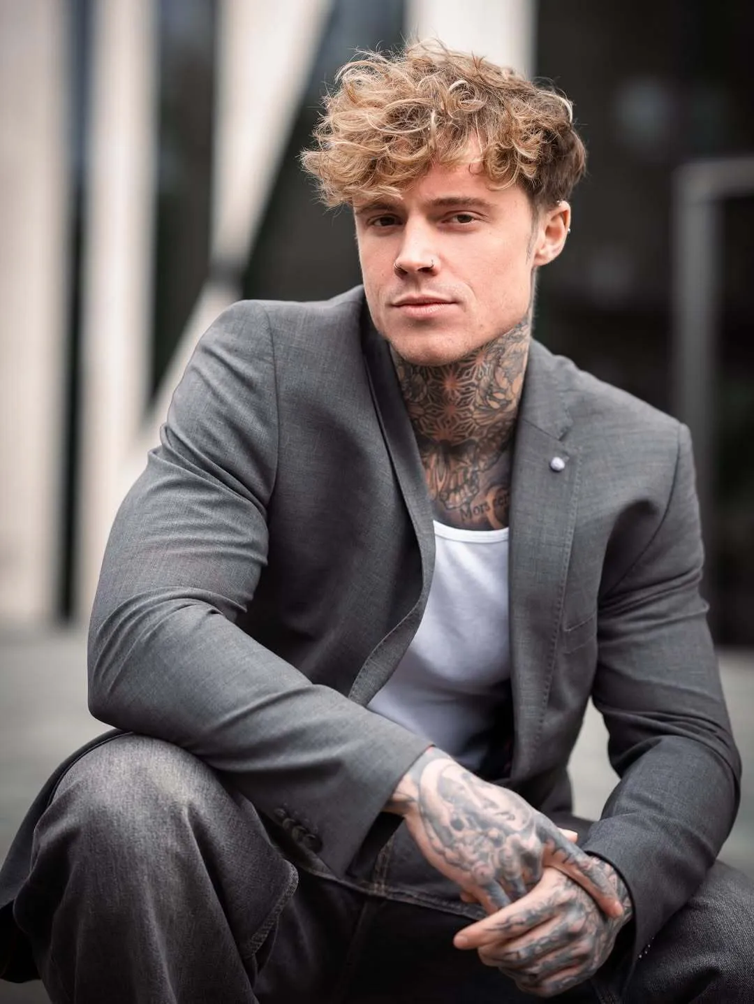 Ласковая украинизация в действии: украинка одела нового любимца россиянок в вышиванку и стала звездой сети. Вирусное видео