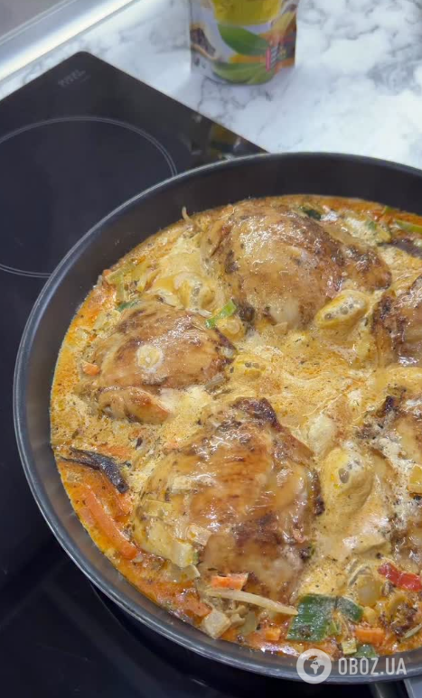 Как вкусно потушить куриные бедра на сковородке: добавьте пикантный маринад