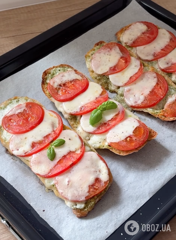 Вкусные горячие бутерброды с оригинальной начинкой: делимся рецептом блюда за копейки