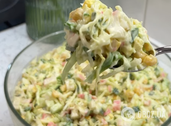 Крабовый салат "Весенний": рассказываем, что добавить в блюдо для свежести и яркого вкуса