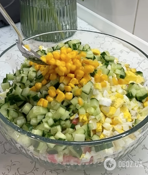 Крабовый салат "Весенний": рассказываем, что добавить в блюдо для свежести и яркого вкуса