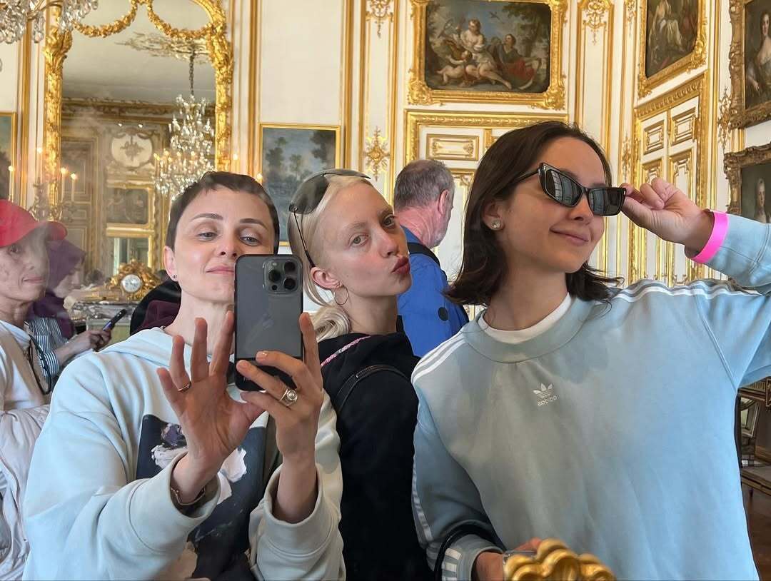 Світова зірка Charli XCX публічно перепросила за участь у вечірці з російським слідом та вперше відкрито підтримала Україну