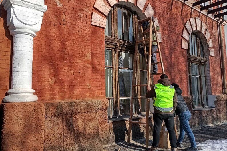 Атака РФ по центру Сум: патрульні показали кадри перших хвилин після удару. Відео