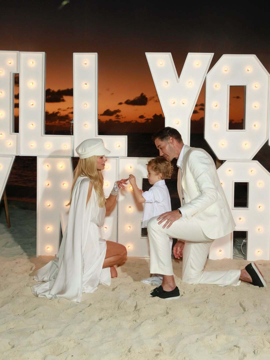 "Цього разу ми не просто чоловік і дружина". 45-річна Періс Гілтон вдруге сказала "так" коханому і пояснила, що це означає